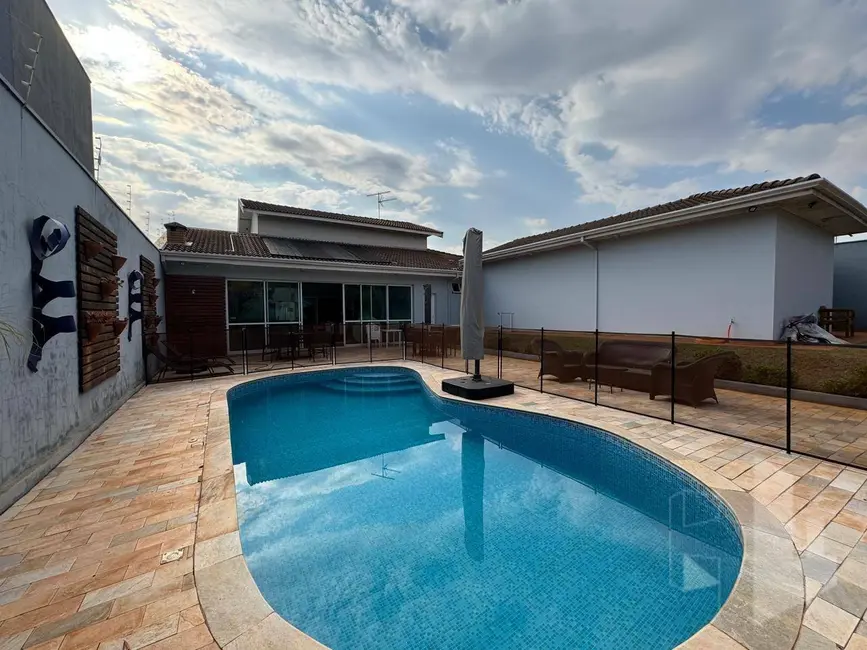 Foto 1 de Casa com 3 quartos à venda, 1000m2 em Jau - SP