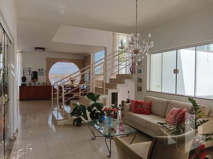 Foto 1 de Casa com 3 quartos à venda, 421m2 em Jardim Alvorada, Jau - SP