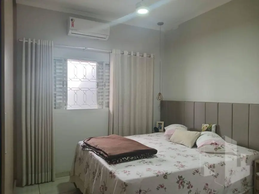 Foto 6 de Casa com 2 quartos à venda, 192m2 em Chácara Flora, Jau - SP