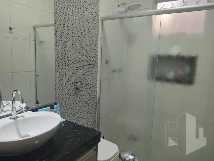 Foto 4 de Casa com 2 quartos à venda, 192m2 em Chácara Flora, Jau - SP