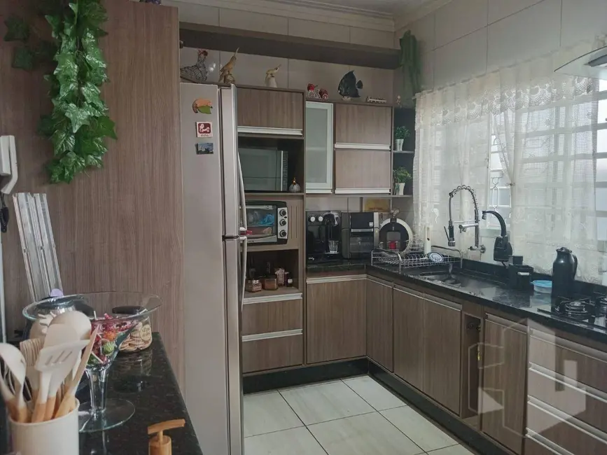 Foto 3 de Casa com 2 quartos à venda, 192m2 em Chácara Flora, Jau - SP