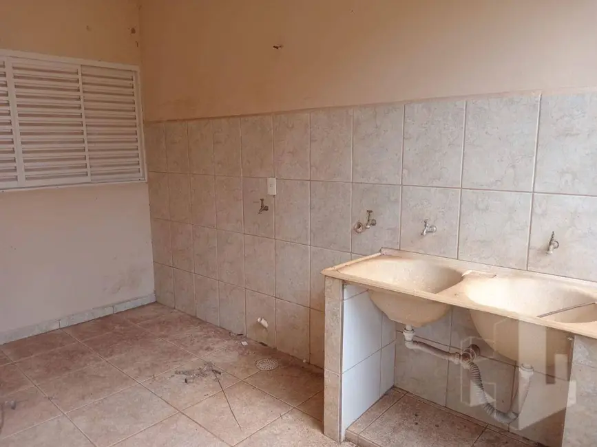 Foto 7 de Casa com 2 quartos à venda e para alugar, 400m2 em Jardim Parati, Jau - SP