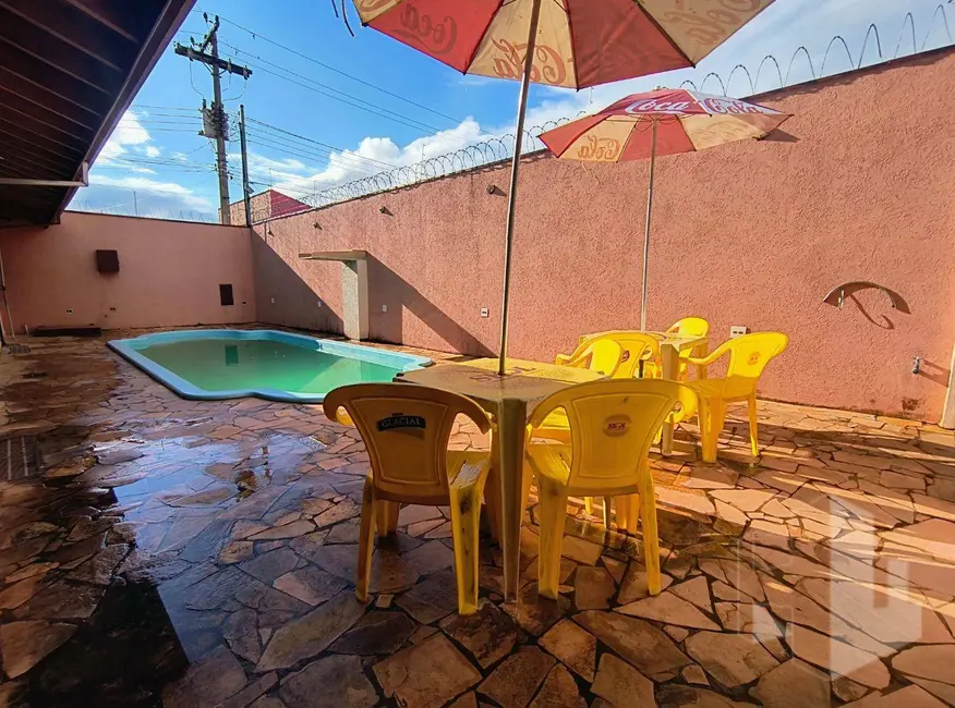 Foto 9 de Casa com 2 quartos para alugar, 300m2 em Jardim Parati, Jau - SP