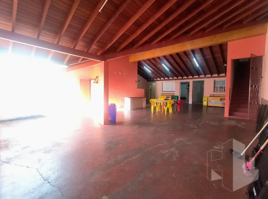 Foto 3 de Casa com 2 quartos para alugar, 300m2 em Jardim Parati, Jau - SP