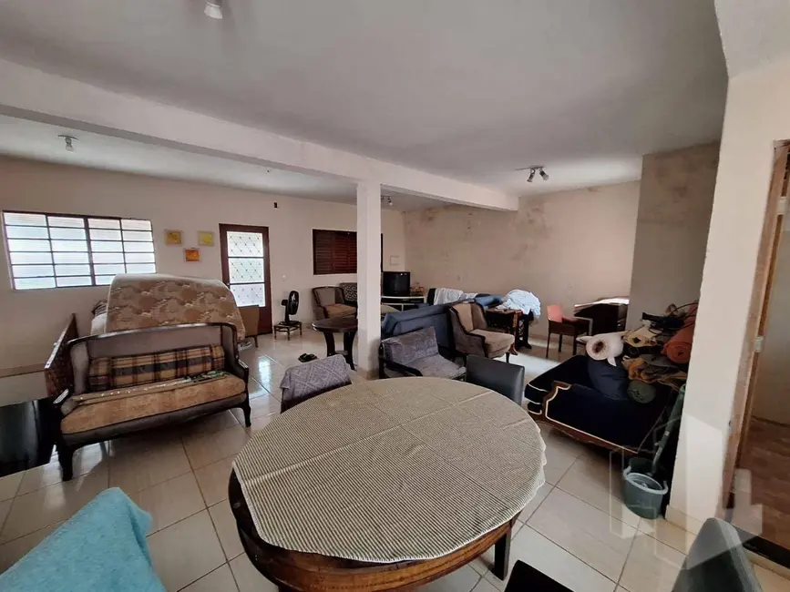 Foto 2 de Kitnet com 1 quarto para alugar, 70m2 em Centro, Jau - SP