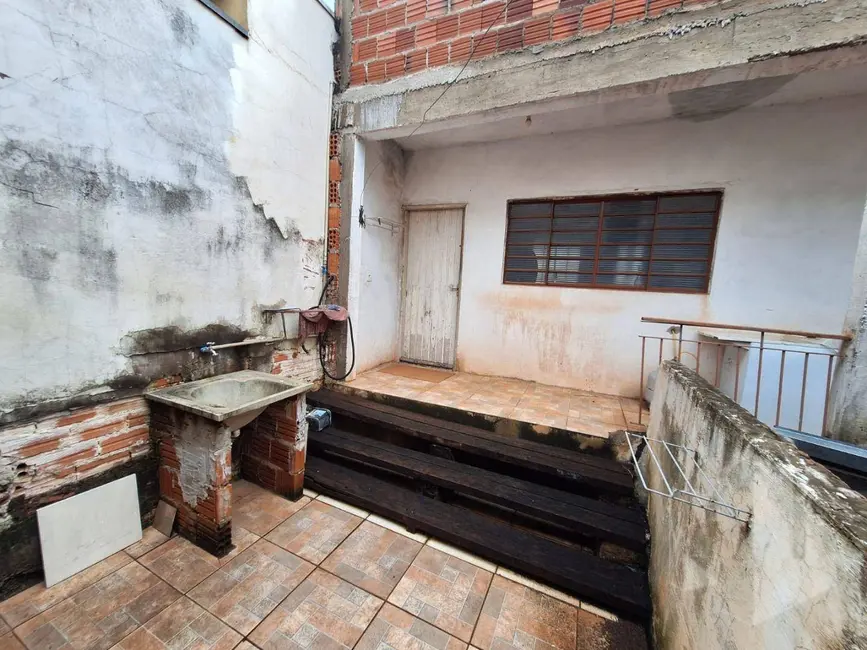 Foto 4 de Kitnet com 1 quarto para alugar, 70m2 em Centro, Jau - SP