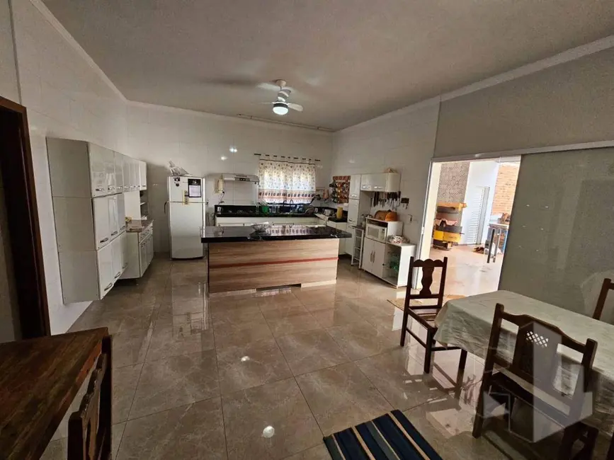 Foto 1 de Casa com 3 quartos à venda, 360m2 em Jardim Juliana, Jau - SP