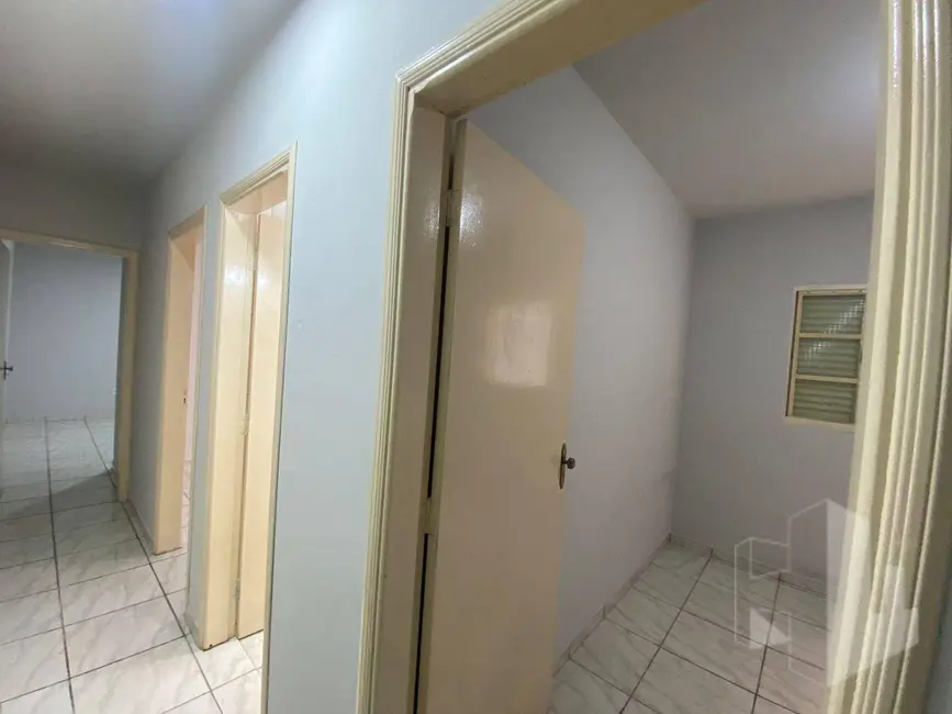 Foto 3 de Casa com 3 quartos para alugar, 125m2 em Jardim Santa Rosa, Jau - SP