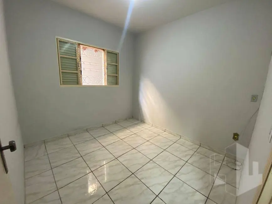 Foto 4 de Casa com 3 quartos para alugar, 125m2 em Jardim Santa Rosa, Jau - SP