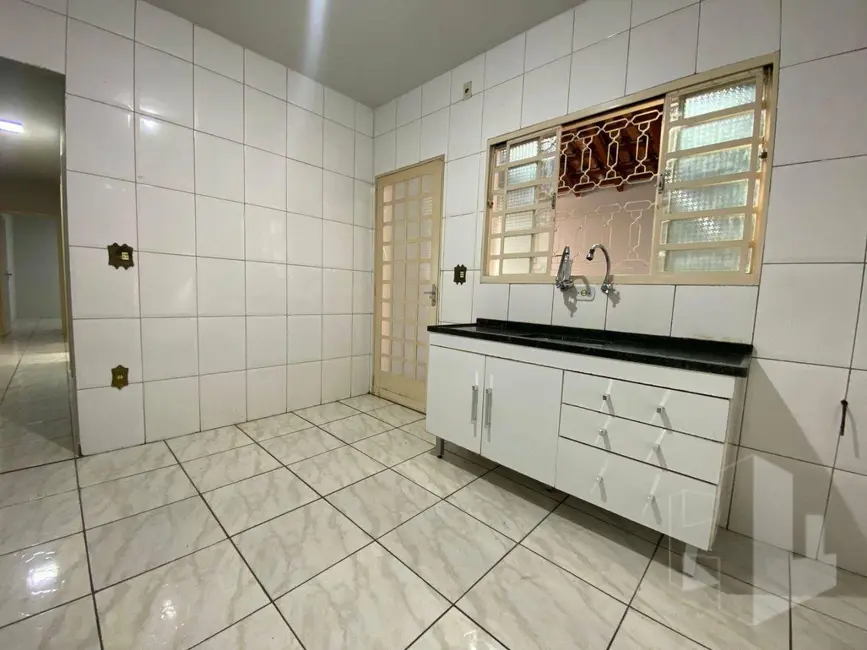 Foto 2 de Casa com 3 quartos para alugar, 125m2 em Jardim Santa Rosa, Jau - SP