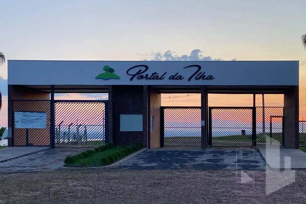 Foto 1 de Terreno / Lote à venda, 1000m2 em Mineiros Do Tiete - SP