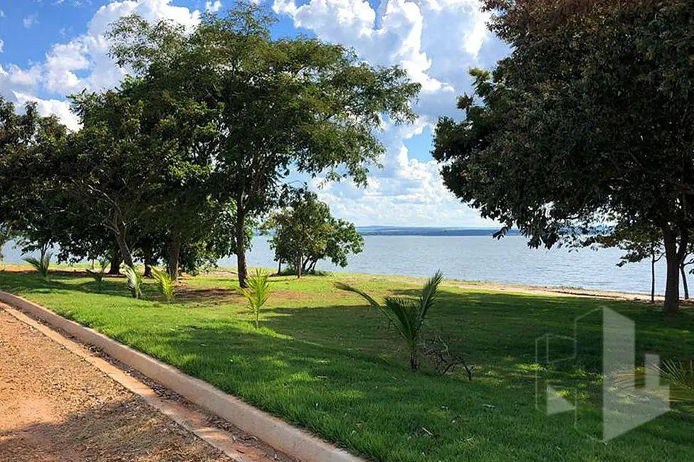 Foto 2 de Terreno / Lote à venda, 1000m2 em Mineiros Do Tiete - SP
