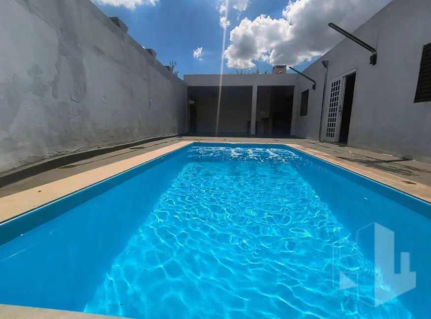 Casa com 2 quartos à venda, 200m2 em Jardim Itatiaia, Jau - SP - imagem 3 Foto 3 de Casa com 2 quartos à venda, 200m2 em Jardim Itatiaia, Jau - SP