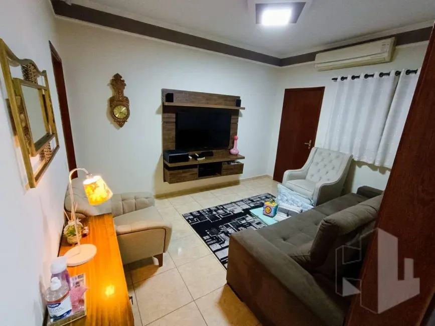 Foto 2 de Casa com 3 quartos à venda, 175m2 em Jardim Dona Emília, Jau - SP