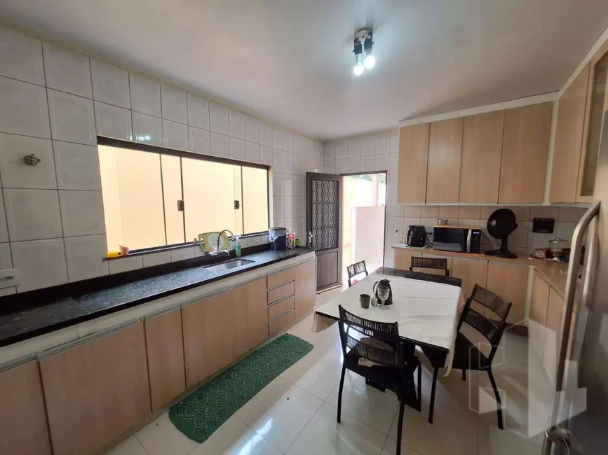 Foto 6 de Casa com 3 quartos à venda, 385m2 em Jardim Maria Luiza III, Jau - SP