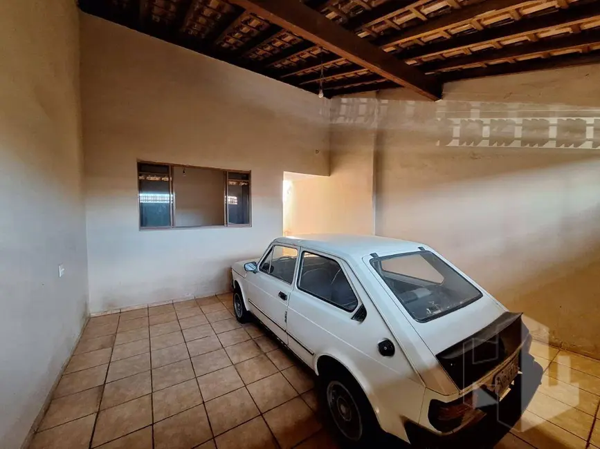 Foto 2 de Casa com 6 quartos à venda, 250m2 em Vila Nova Jaú, Jau - SP