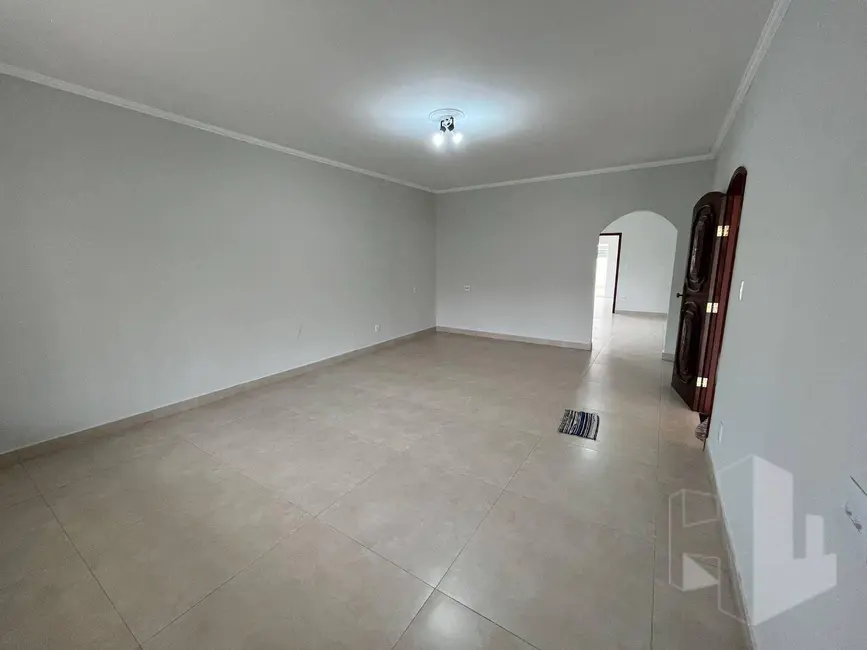 Foto 2 de Casa com 3 quartos à venda e para alugar, 300m2 em Jardim São Caetano, Jau - SP