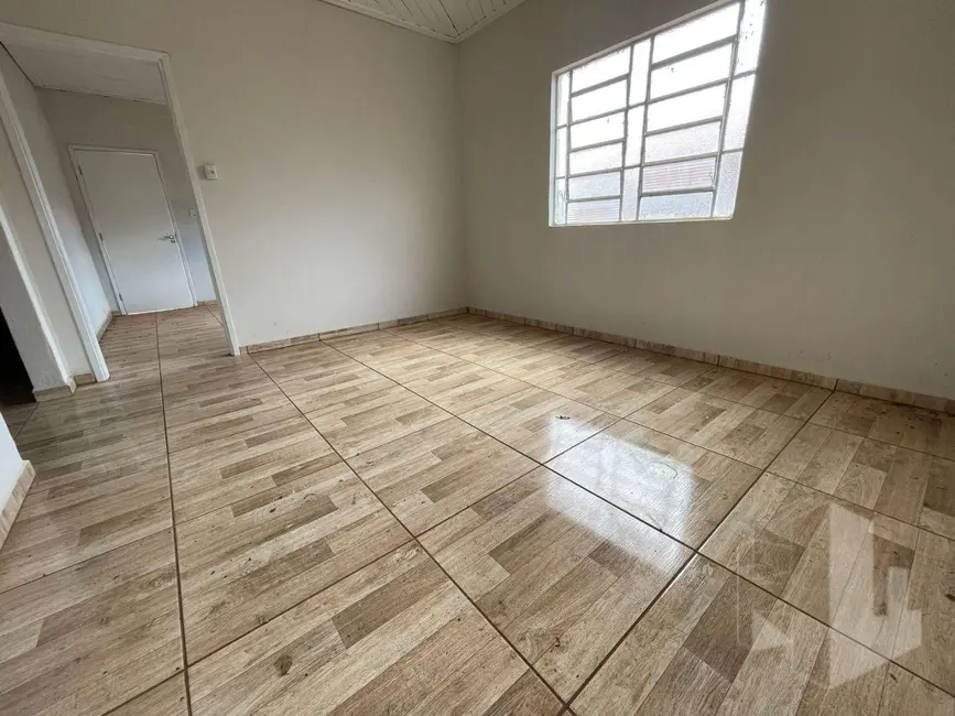 Foto 1 de Casa com 2 quartos para alugar, 120m2 em Pouso Alegre de Baixo, Jau - SP