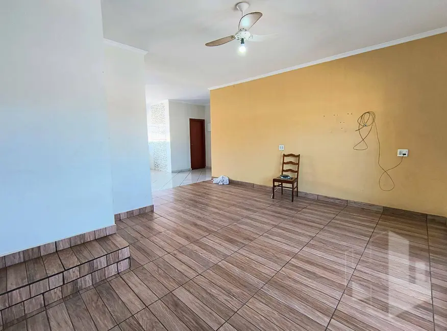 Foto 6 de Casa com 2 quartos para alugar, 160m2 em Vila São Judas Tadeu, Jau - SP