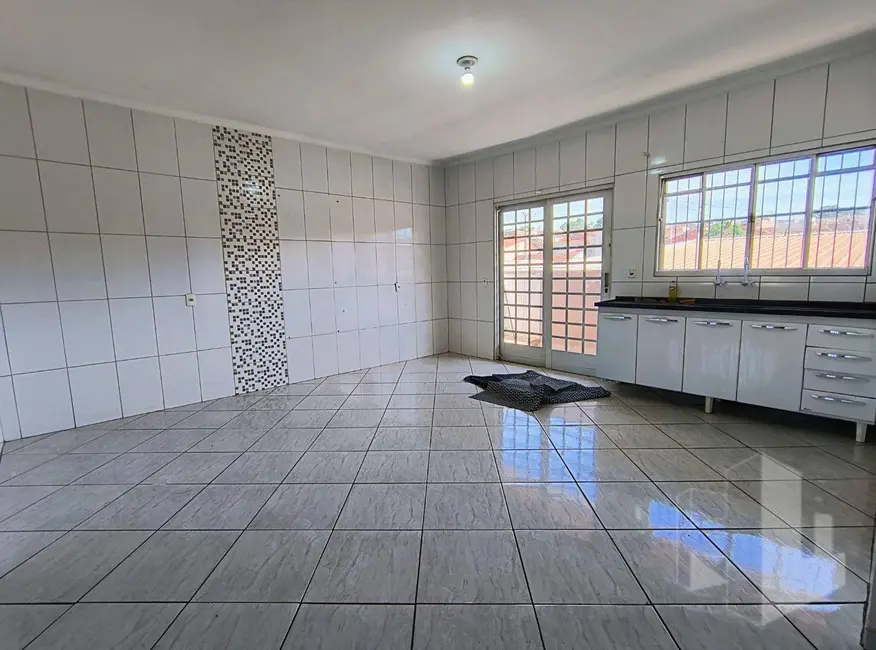 Foto 9 de Casa com 2 quartos para alugar, 160m2 em Vila São Judas Tadeu, Jau - SP