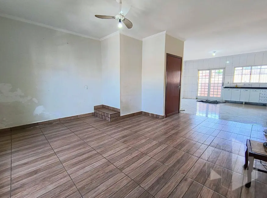 Foto 5 de Casa com 2 quartos para alugar, 160m2 em Vila São Judas Tadeu, Jau - SP