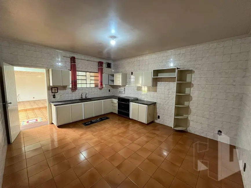 Foto 6 de Casa com 4 quartos para alugar, 360m2 em Vila Santa Maria, Jau - SP