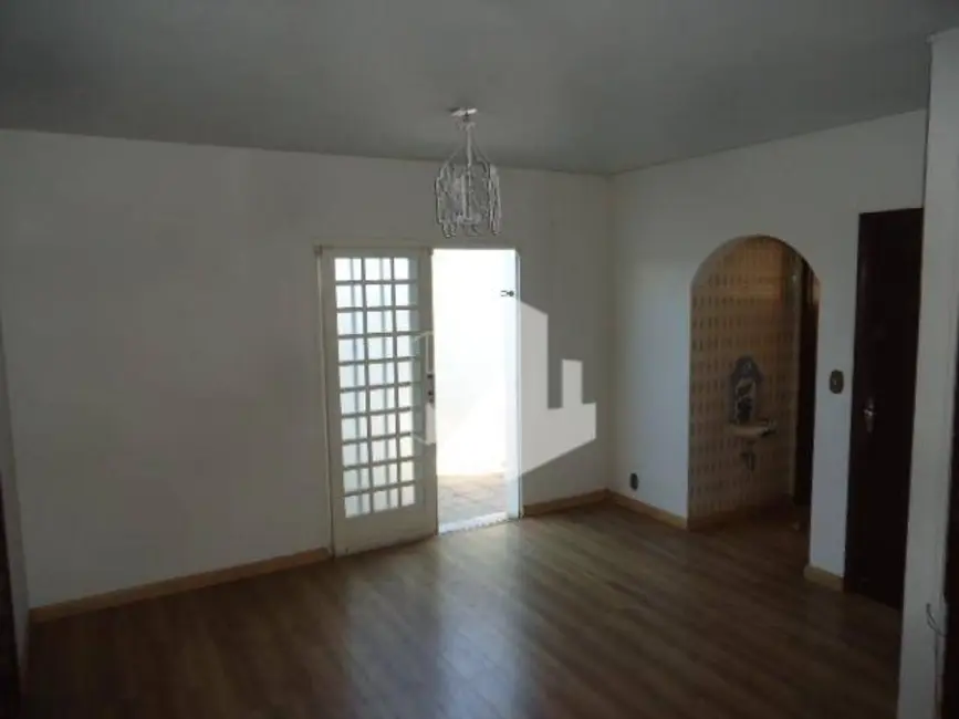 Foto 3 de Casa com 3 quartos para alugar, 275m2 em Jardim Ferreira Dias, Jau - SP
