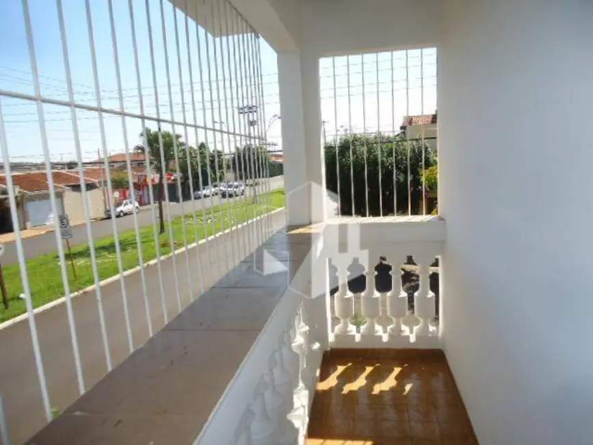 Foto 9 de Casa com 3 quartos para alugar, 275m2 em Jardim Ferreira Dias, Jau - SP