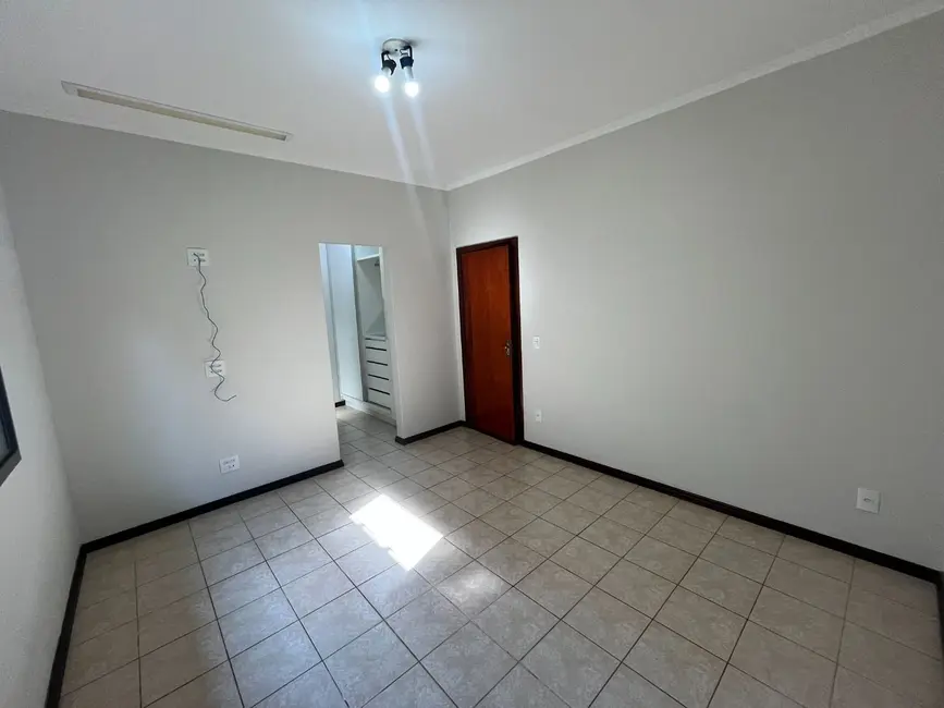 Foto 7 de Casa com 3 quartos para alugar, 250m2 em Jardim Alvorada, Jau - SP