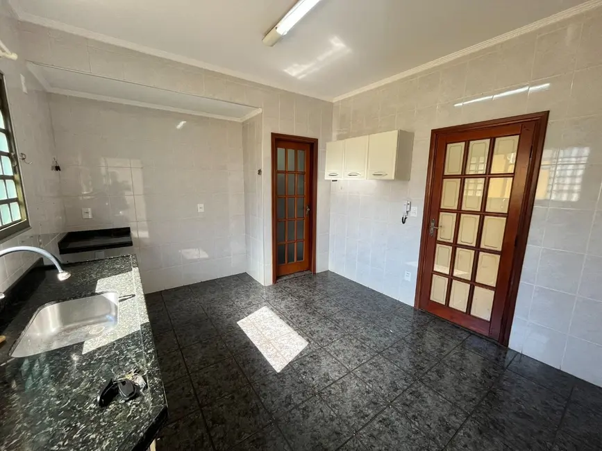 Foto 3 de Casa com 3 quartos para alugar, 250m2 em Jardim Alvorada, Jau - SP