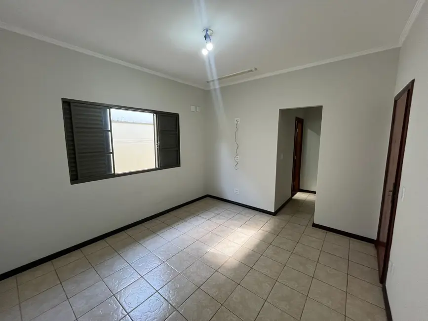Foto 6 de Casa com 3 quartos para alugar, 250m2 em Jardim Alvorada, Jau - SP
