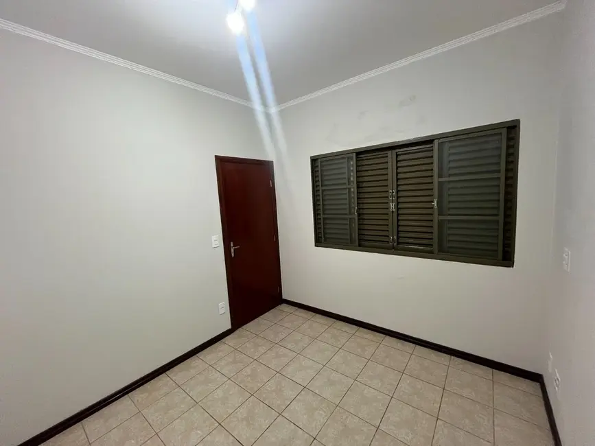 Foto 4 de Casa com 3 quartos para alugar, 250m2 em Jardim Alvorada, Jau - SP