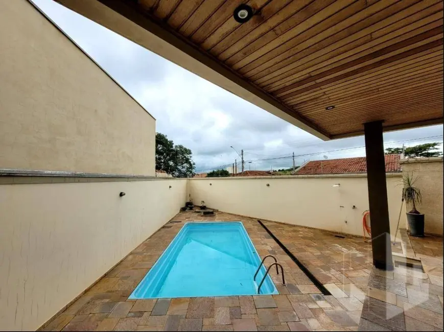Foto 1 de Casa com 3 quartos para alugar, 278m2 em Jardim Continental, Jau - SP