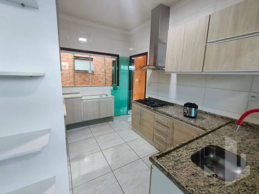 Foto 5 de Casa com 2 quartos para alugar, 230m2 em Vila São Judas Tadeu, Jau - SP
