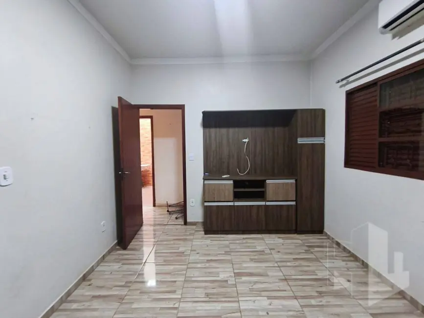 Foto 9 de Casa com 2 quartos para alugar, 230m2 em Vila São Judas Tadeu, Jau - SP