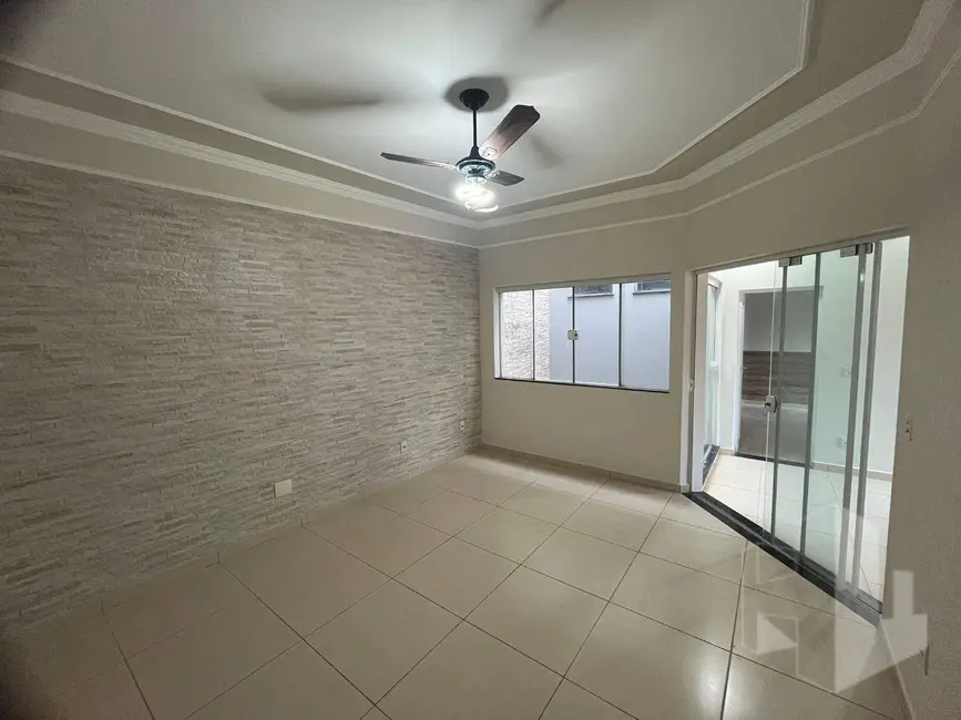 Foto 2 de Casa com 2 quartos para alugar, 150m2 em Vila Nova, Jau - SP