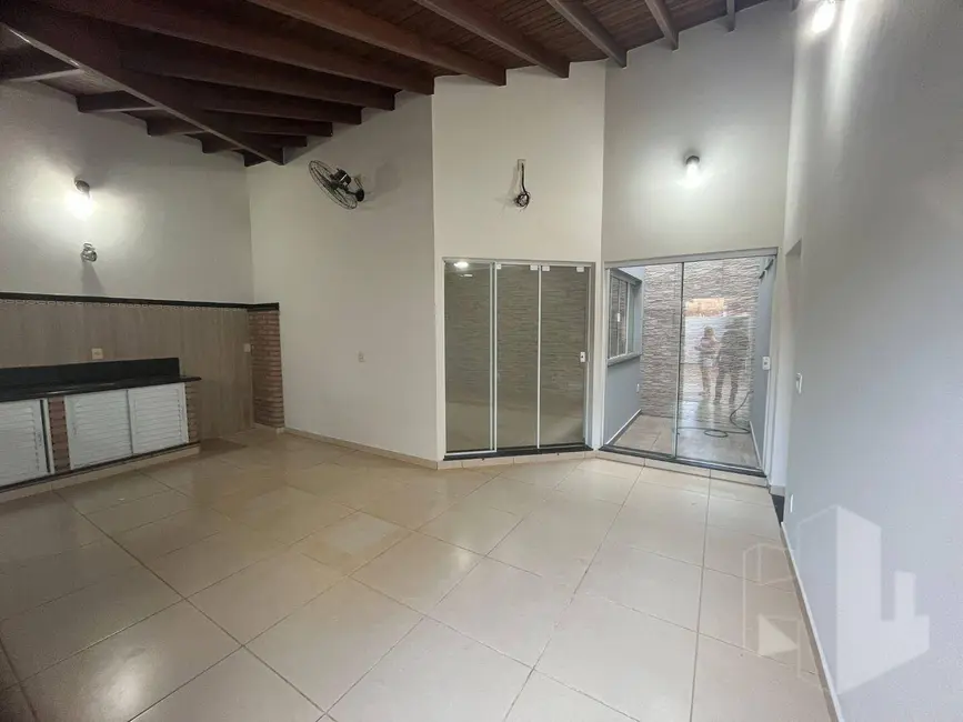 Foto 3 de Casa com 2 quartos para alugar, 150m2 em Vila Nova, Jau - SP