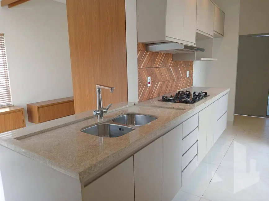 Foto 6 de Casa de Condomínio com 2 quartos à venda, 180m2 em Jardim Europa, Jau - SP