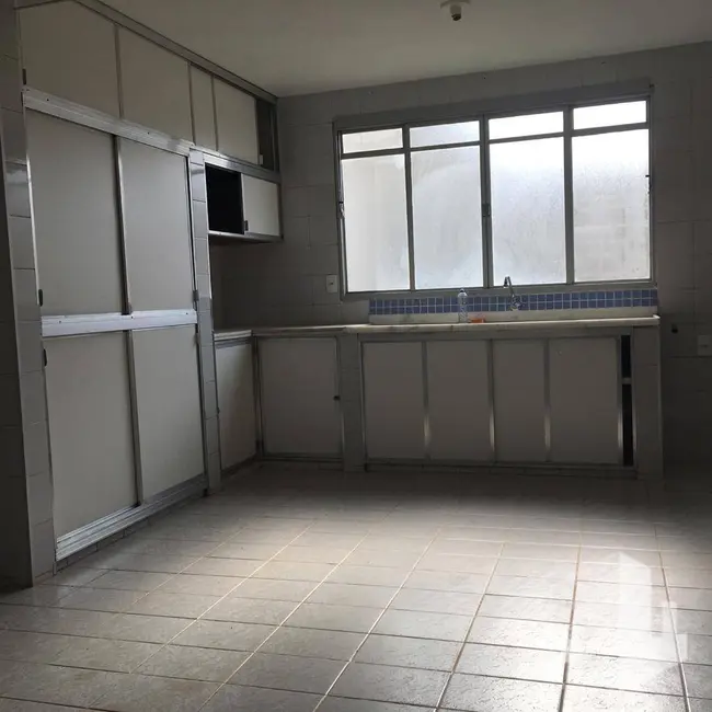 Foto 6 de Casa com 3 quartos para alugar, 250m2 em Jardim Rosa Branca, Jau - SP