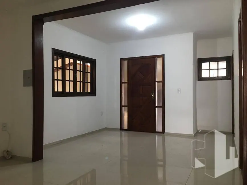 Foto 3 de Casa com 3 quartos para alugar, 250m2 em Jardim Rosa Branca, Jau - SP