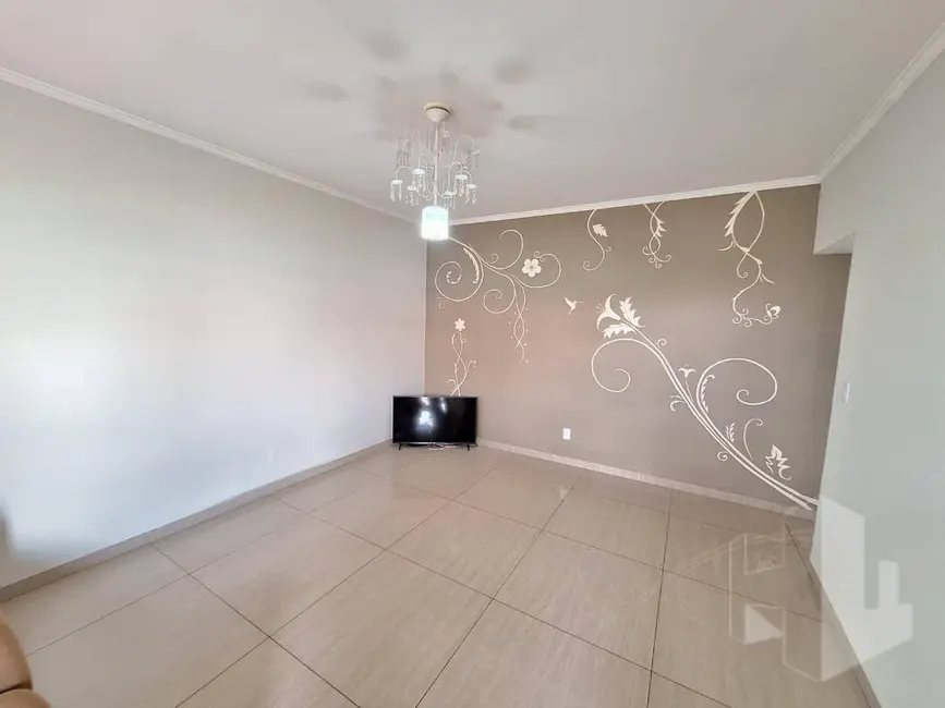 Foto 9 de Casa com 4 quartos para alugar, 500m2 em Chácara Ferreira Dias, Jau - SP