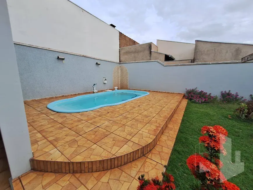 Foto 3 de Casa com 4 quartos para alugar, 500m2 em Chácara Ferreira Dias, Jau - SP