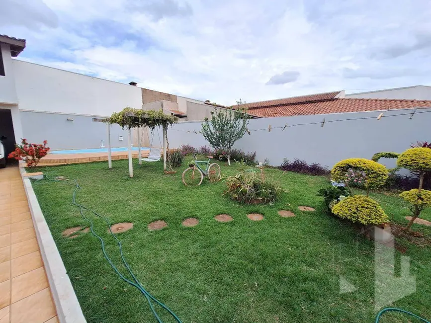Foto 4 de Casa com 4 quartos para alugar, 500m2 em Chácara Ferreira Dias, Jau - SP