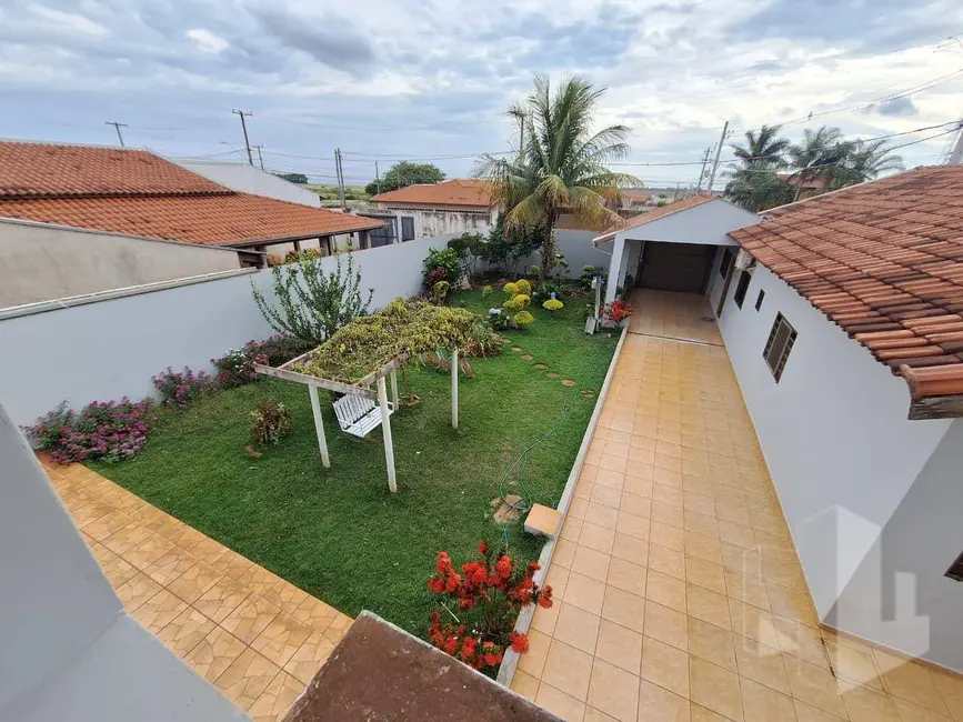 Foto 5 de Casa com 4 quartos para alugar, 500m2 em Chácara Ferreira Dias, Jau - SP