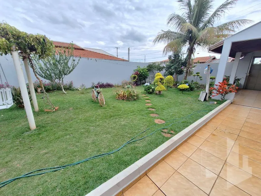 Foto 6 de Casa com 4 quartos para alugar, 500m2 em Chácara Ferreira Dias, Jau - SP