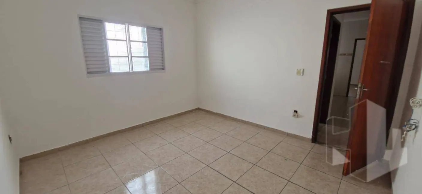Casa com 1 quarto à venda, 140m2 em Jardim Cila de Lúcio Bauab, Jau - SP - imagem 3 Foto 3 de Casa com 1 quarto à venda, 140m2 em Jardim Cila de Lúcio Bauab, Jau - SP