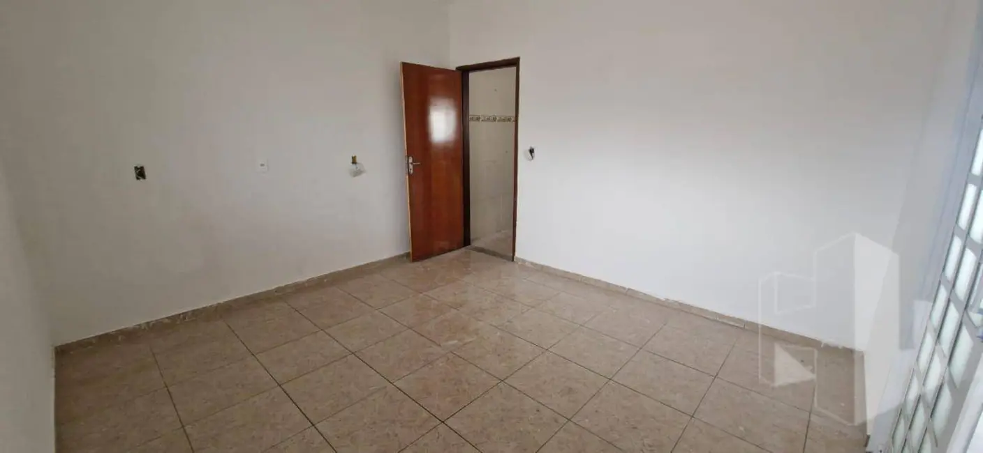 Casa com 1 quarto à venda, 140m2 em Jardim Cila de Lúcio Bauab, Jau - SP - imagem 4 Foto 4 de Casa com 1 quarto à venda, 140m2 em Jardim Cila de Lúcio Bauab, Jau - SP