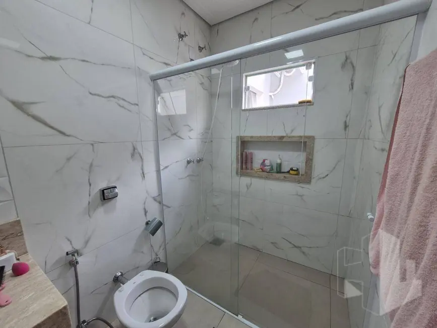 Foto 6 de Casa com 3 quartos à venda, 180m2 em Jau - SP
