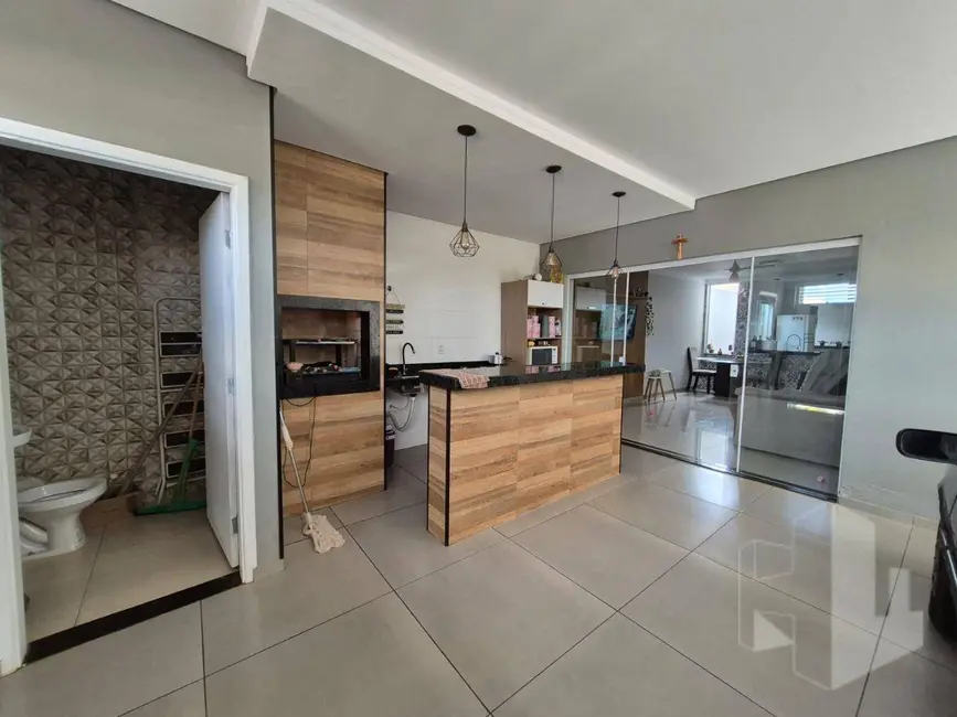 Foto 1 de Casa com 3 quartos à venda, 180m2 em Jau - SP