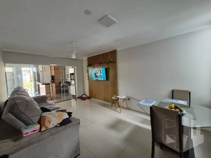 Foto 3 de Casa com 3 quartos à venda, 180m2 em Jau - SP